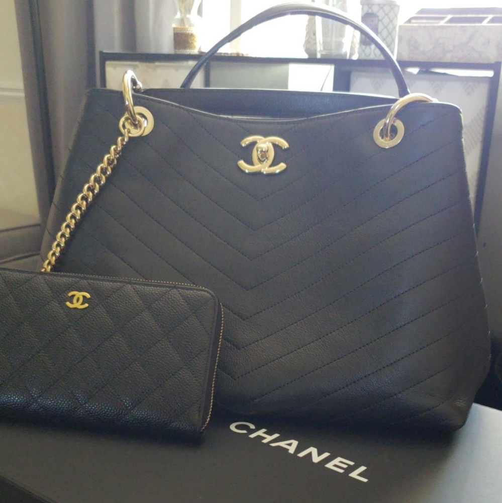 Chanel Chevron Chic Large Tote (wallet sep…